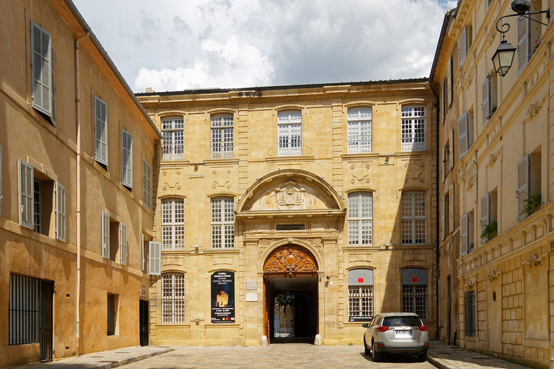 Les Tapisseries françaises : 1000 ans d'art du tissage — Erzbischöfliches Palais in Aix-en-Provence, Hauptfassade (Wikimedia Commons / CC BY-SA 4.0, Bjs)