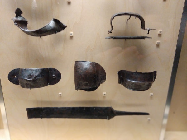 Armes gauloises en fer provenant du sanctuaire de Ribemont-sur-Ancre, exposées au musée de Picardie à Amiens.