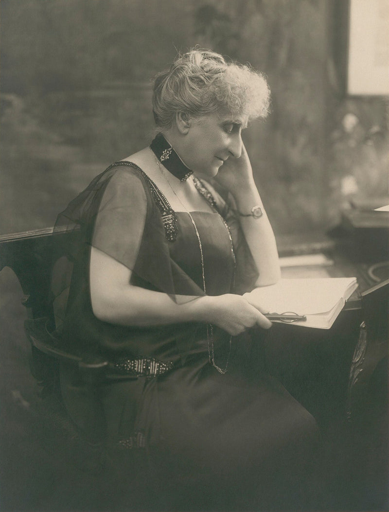 Croix françaises & héraldique chrétienne — Adrienne Avril de Sainte-Croix (1855-1939), French philanthropist and feminist (Wikimedia Commons / Public domain, Henri Manuel / Adam Cuerden)