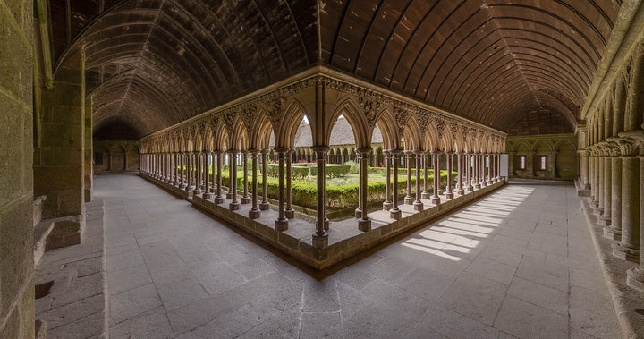 Le cloître de l'abbaye du Mont-Saint-Michel, dans la Manche