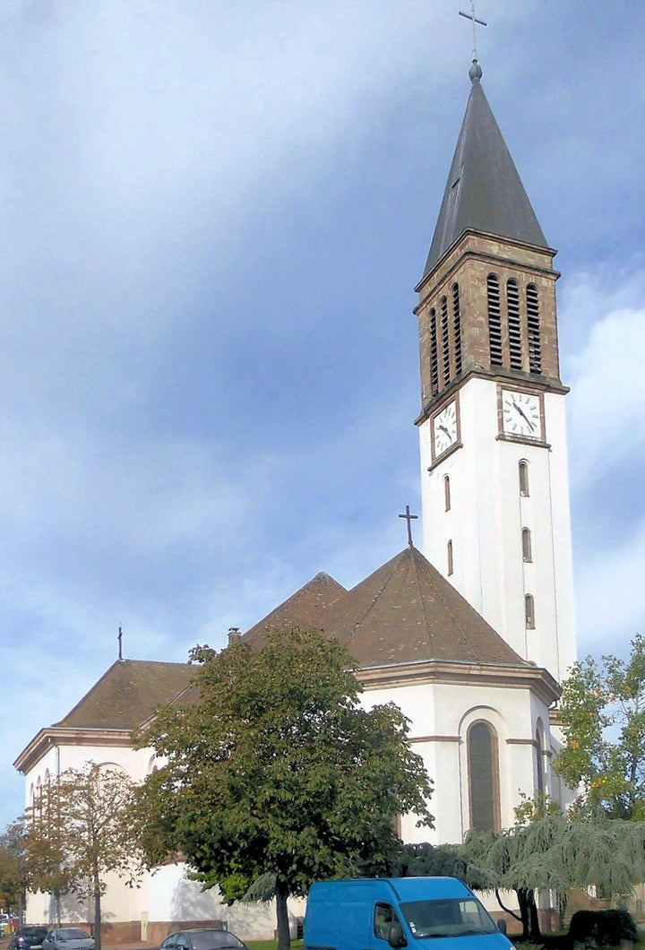 L'église Saint-Michel de Wittelsheim, dont la façade porte une niche vide depuis 1940