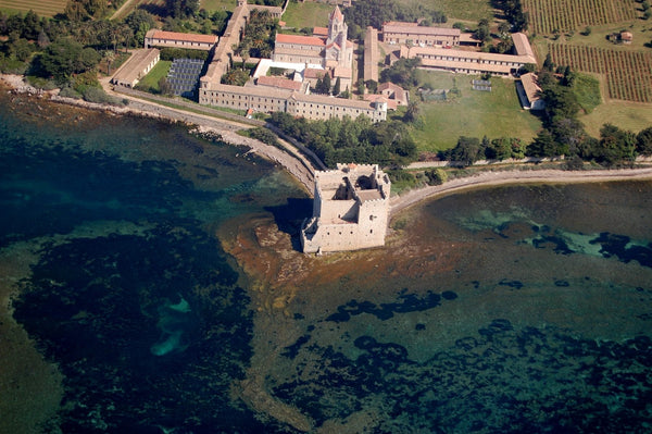 Vue aérienne de l'abbaye de Lérins