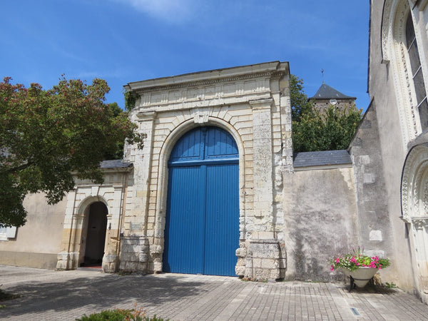 Façade de l'abbaye Saint-Pierre de Solesmes