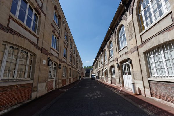 Façade de la Manufacture nationale de Sèvres (Hauts-de-Seine), fondée en 1740