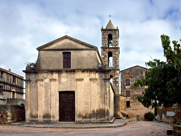 Façade de l'église Saint-Marcel d'Aléria, ancienne cathédrale du diocèse corse supprimé en 1801