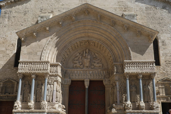 Portail roman sculpté de Saint-Trophime d'Arles