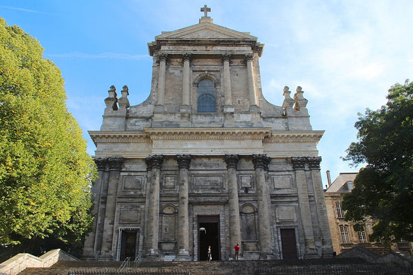 Façade néoclassique de la cathédrale Notre-Dame-et-Saint-Vaast d'Arras, ancienne abbatiale Saint-Vaast