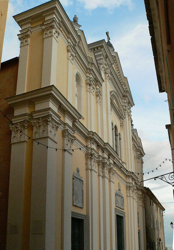 Façade baroque de la pro-cathédrale Sainte-Marie de Bastia dans la Citadelle, élevée entre 1604 et 1619.