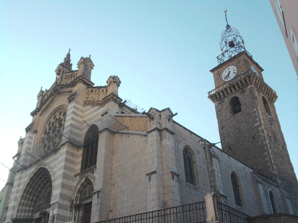 Façade de la Cathédrale Saint-Jérôme de Digne