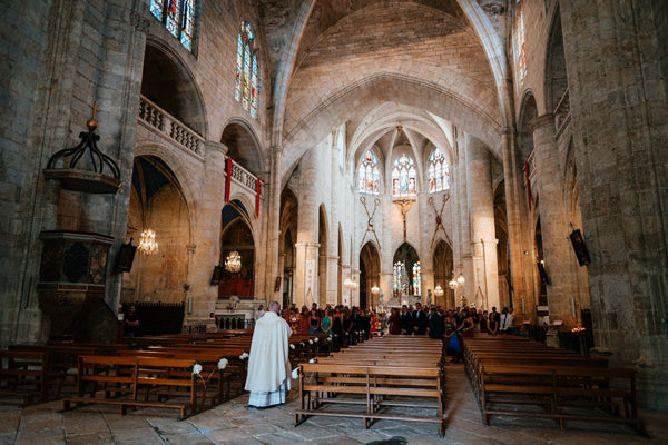 Cathédrale Saint-Gervais-Saint-Protais de Lectoure dominant la cité gasconne, clocher massif du XVe siècle haut de 45 mètres.