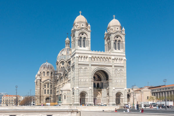 Façade néo-byzantine de la cathédrale Sainte-Marie-Majeure de Marseille