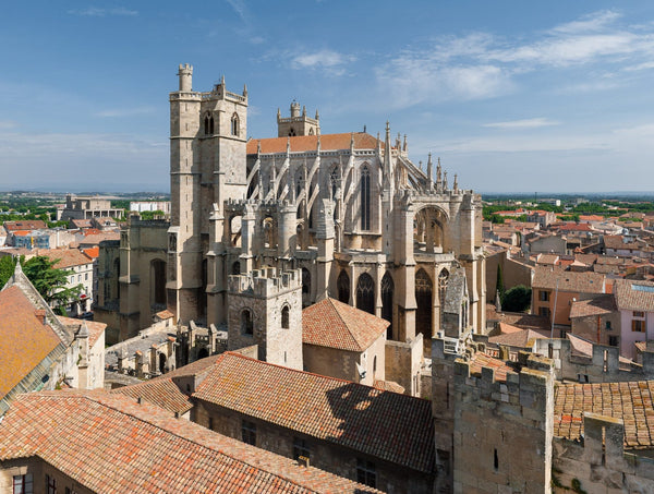 Chevet gothique monumental de la cathédrale Saint-Just-et-Saint-Pasteur de Narbonne, chantier inachevé à la nef jamais édifiée