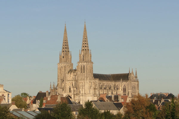 Cathédrale Notre-Dame de Sées, vue extérieure des deux flèches gothiques normandes effilées