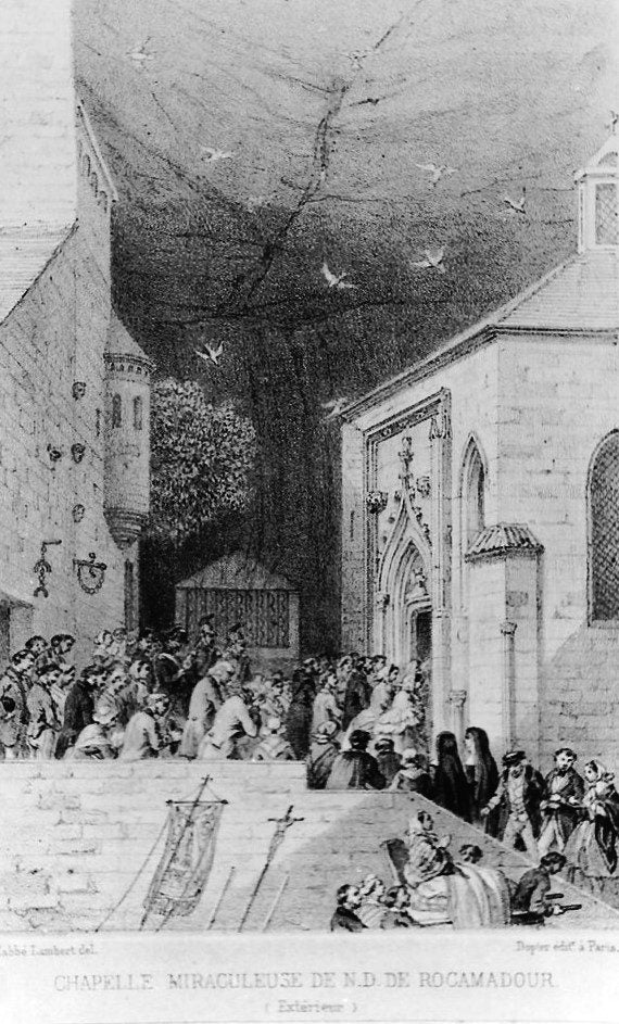 Pèlerins lors d'une célébration au sanctuaire de Rocamadour