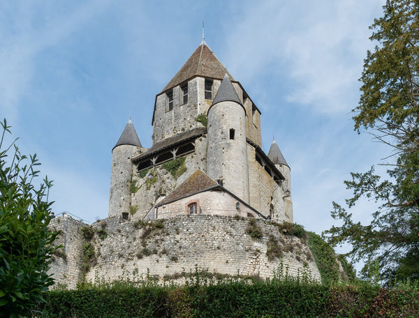 Tour César, donjon polygonal XIIe siècle