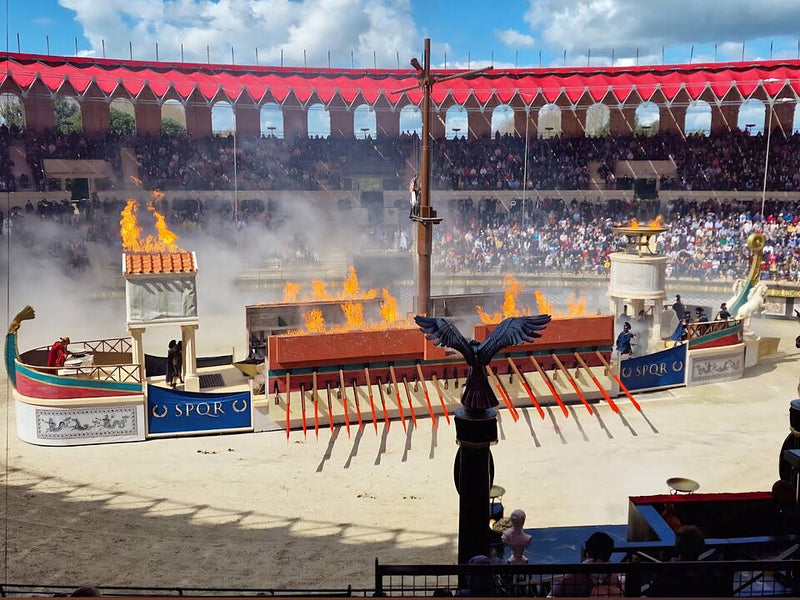Le Puy du Fou & les reconstitutions historiques en France — illustration : Puy du Fou (Wikipedia FR)