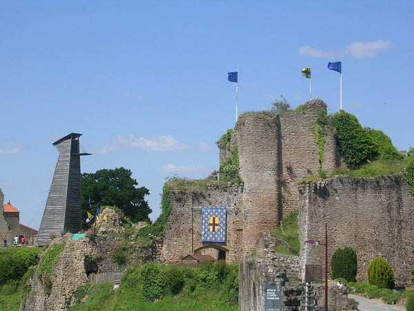 Entrée fortifiée du château de Tiffauges